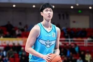 直播吧:青岛男篮与赵嘉义签订为期两年的C类合同